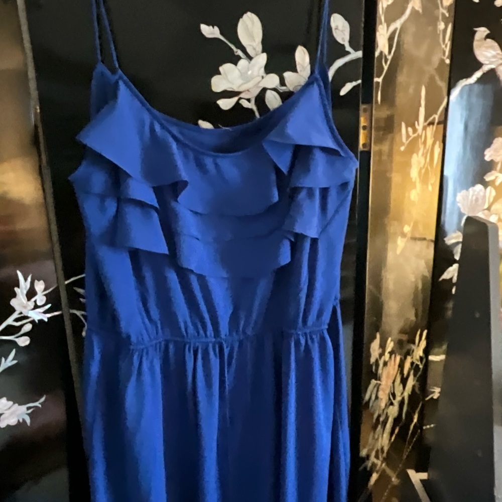 🐳Blue long dress with spaghetti straps and layers of ruffles.